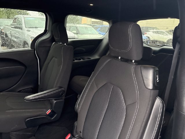 Used 2020 Chrysler Pacifica Touring w/ S Appearance Package FWD image 20