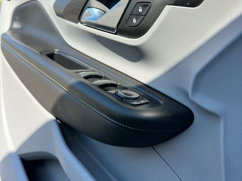 Used 2023 GMC Terrain SLE w/ Driver Convenience Package image 16