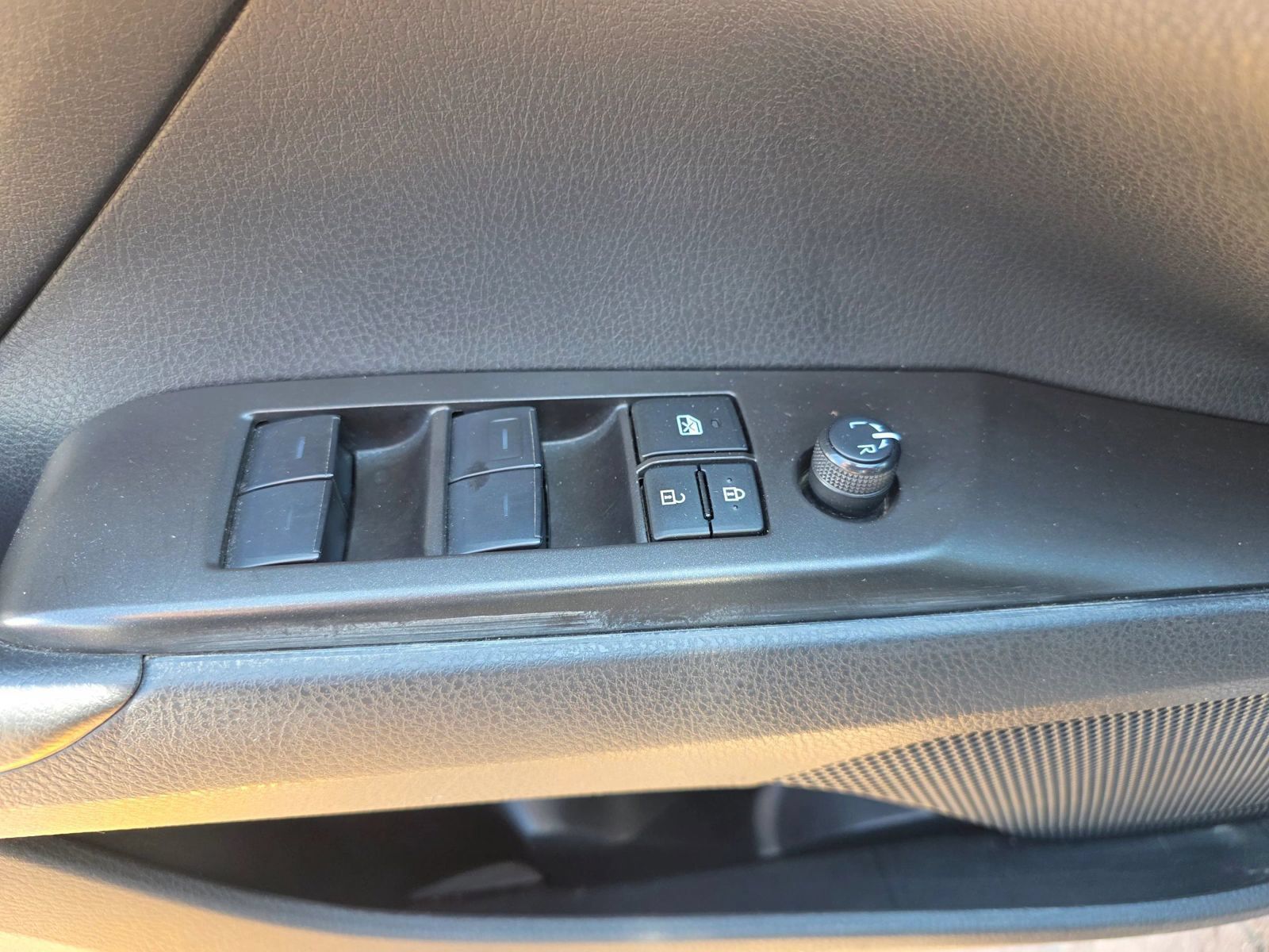 Used 2023 Toyota Camry SE FWD image 12