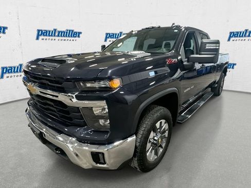Used 2024 Chevrolet Silverado 2500 LT AWD/4WD image 1