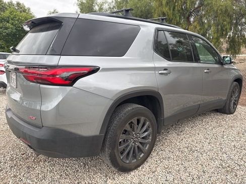 Used 2023 Chevrolet Traverse RS FWD image 3
