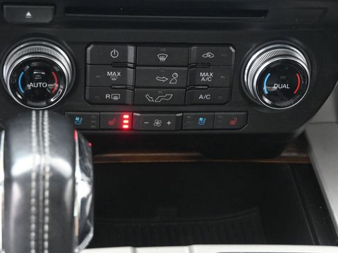 Used 2018 Ford F150 Lariat w/ Equipment Group 502A Luxury AWD/4WD image 29