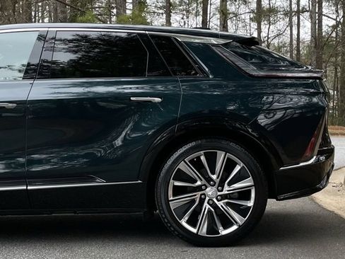 Used 2024 Cadillac Lyriq Luxury image 6