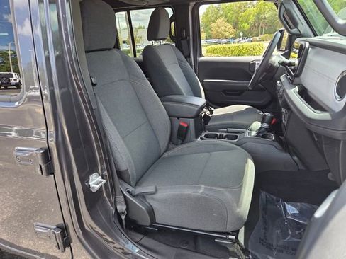 Used 2025 Jeep Wrangler Unlimited Sahara AWD/4WD image 19