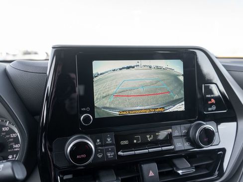 Used 2024 Toyota Highlander LE image 31