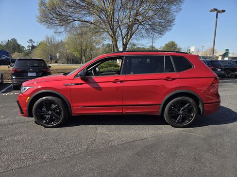 Used 2024 Volkswagen Tiguan SE R-Line image 8