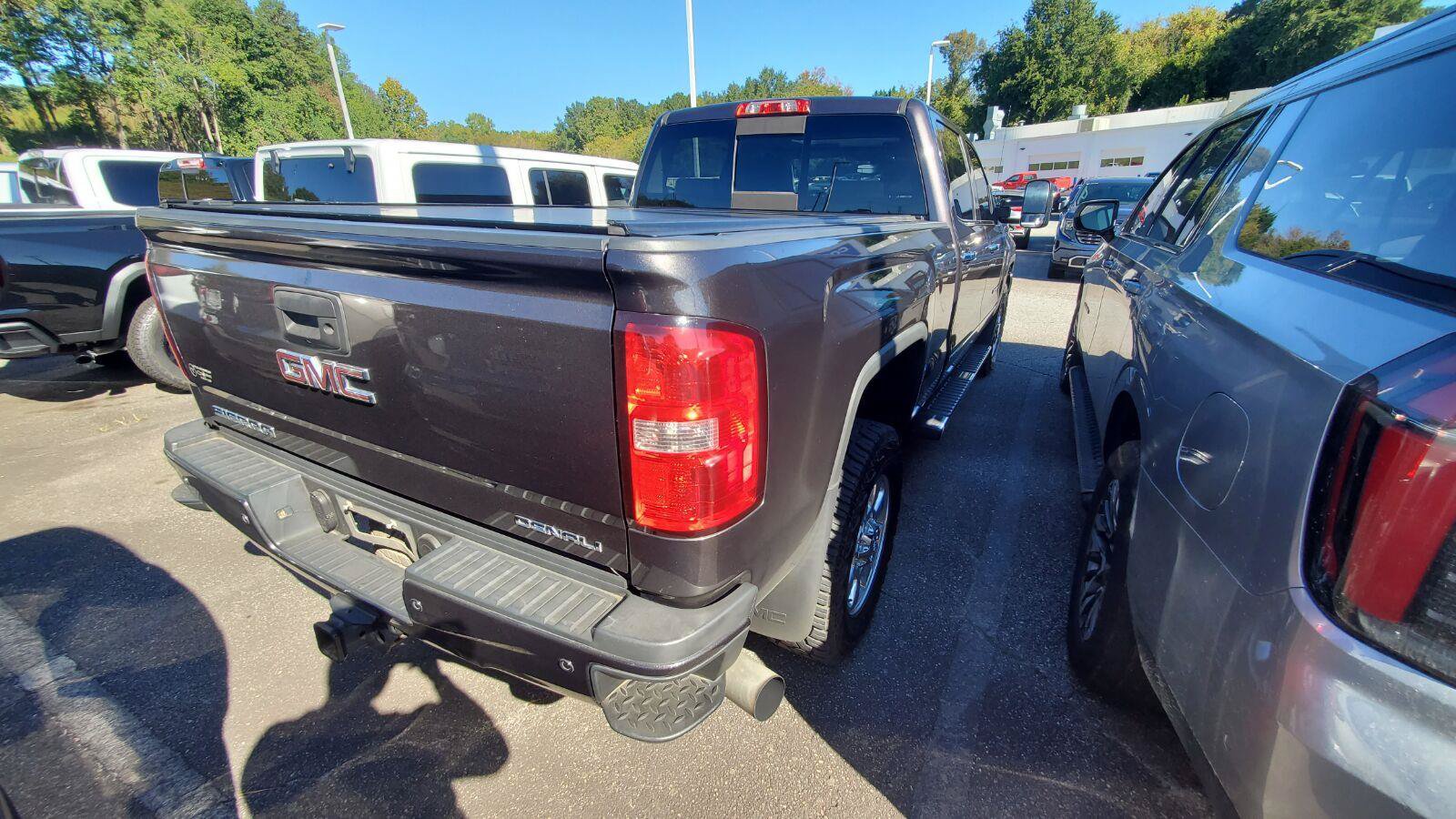Used 2015 GMC Sierra 2500 Denali w/ Duramax Plus Package AWD/4WD image 9