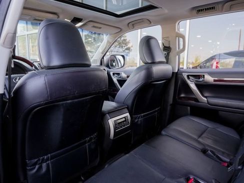 Used 2018 Lexus GX 460 Premium w/ Premium Package image 40