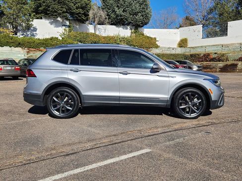 Certified 2023 Volkswagen Tiguan SE image 2