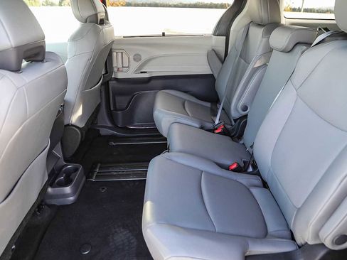 Used 2023 Toyota Sienna XLE image 18