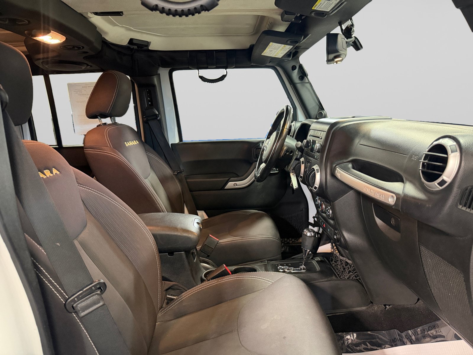 Used 2014 Jeep Wrangler Unlimited Sahara w/ Connectivity Group AWD/4WD image 23