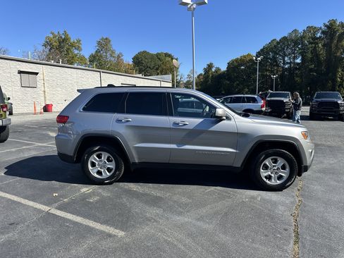 Used 2016 Jeep Grand Cherokee Laredo image 10