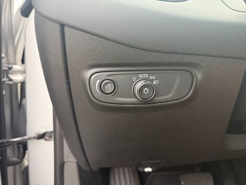 Used 2018 Chevrolet Equinox LT FWD image 18