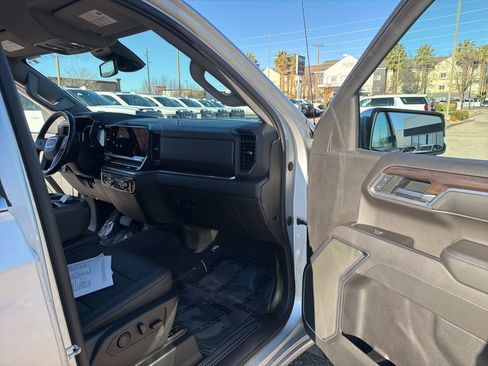 Used 2022 GMC Sierra 1500 SLT w/ X31 Off-Road Package image 39