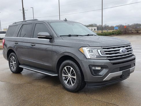 Used 2021 Ford Expedition XLT image 3