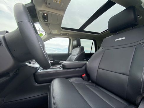 Used 2025 Ford Expedition Platinum AWD/4WD image 47