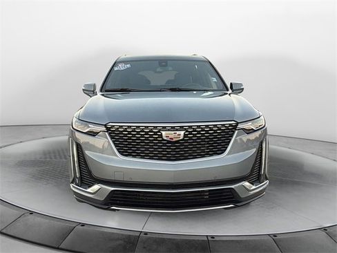 Used 2025 Cadillac XT6 Premium Luxury image 2