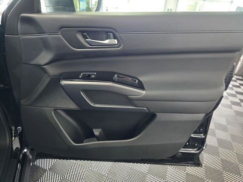 Used 2025 Nissan Pathfinder SL image 44