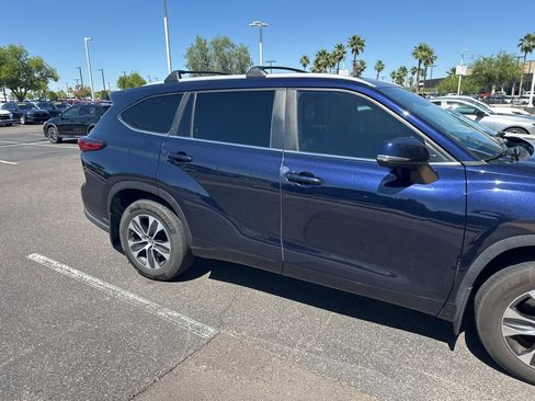 Used 2023 Toyota Highlander XLE image 10