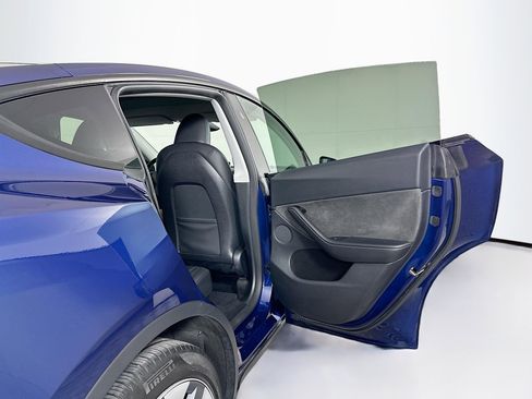 Used 2024 Tesla Model Y Long Range image 29