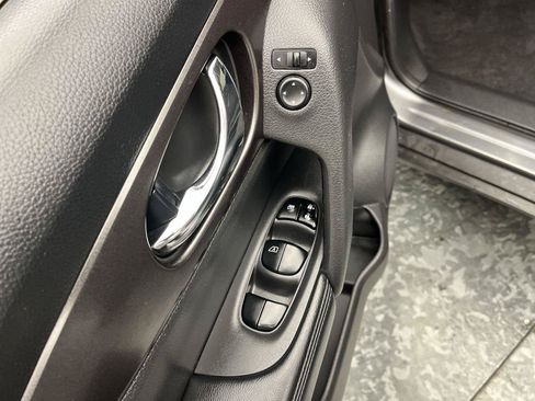 Used 2015 Nissan Rogue SV AWD/4WD image 7