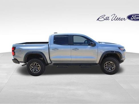 Used 2025 Chevrolet Colorado ZR2 w/ Technology Package AWD/4WD image 11
