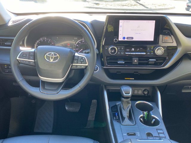 Used 2023 Toyota Highlander XLE FWD image 8
