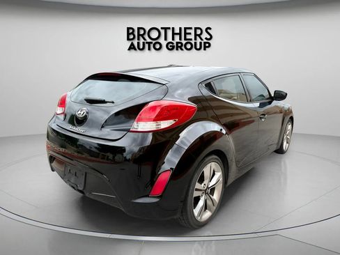 Used 2013 Hyundai Veloster w/ Style Pkg image 11