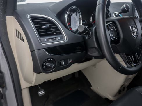 Used 2016 Dodge Grand Caravan SXT FWD image 24