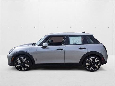 Used 2025 MINI Cooper 4-Door Hardtop image 5