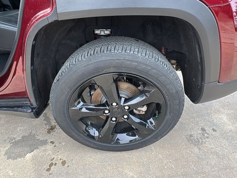 Used 2024 Jeep Grand Cherokee Altitude image 14