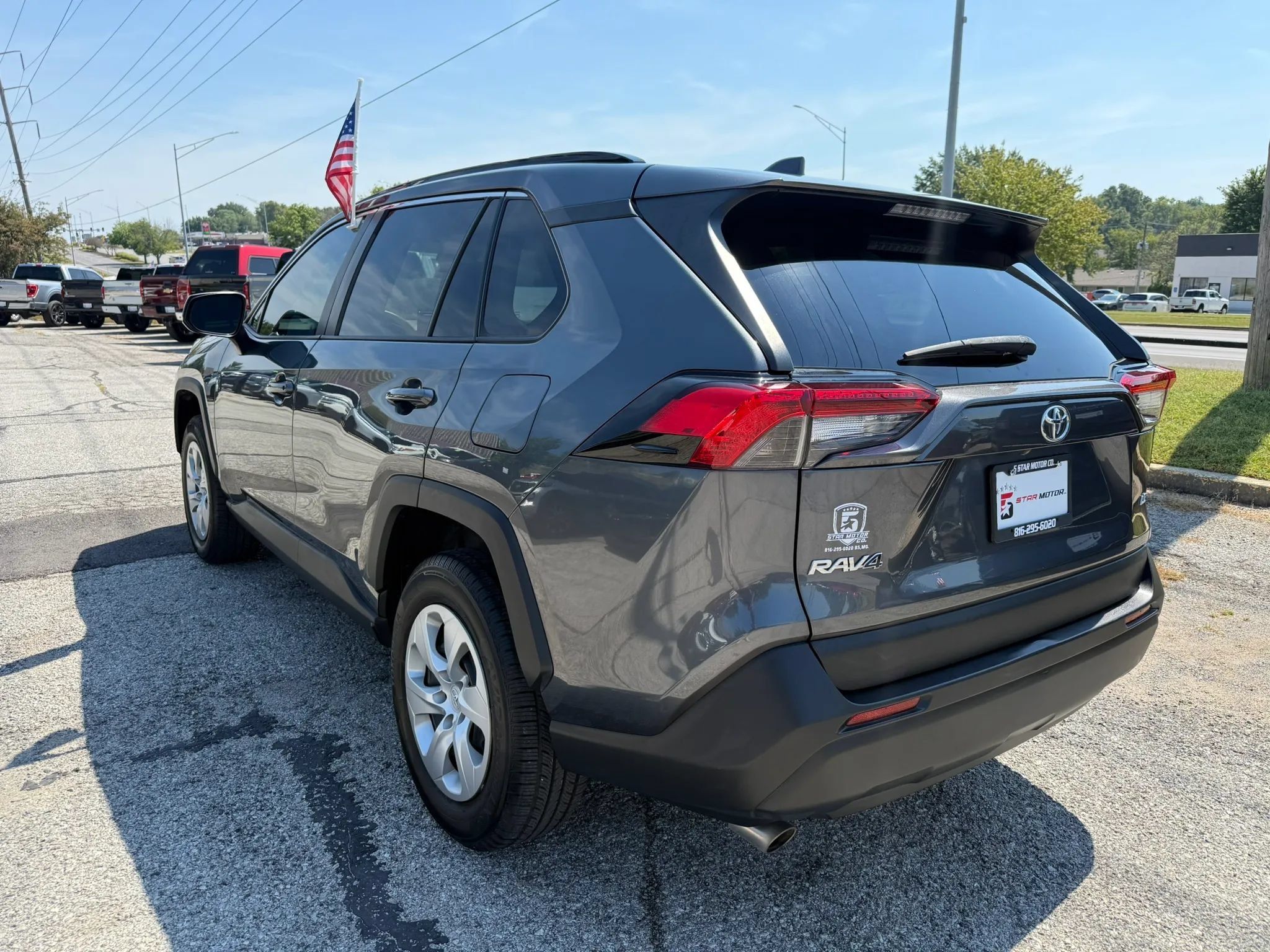 Used 2020 Toyota RAV4 LE FWD image 6