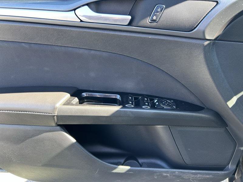 Used 2015 Ford Fusion SE FWD image 6