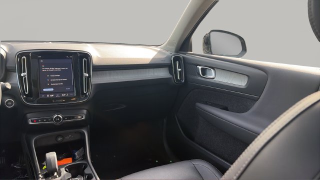Used 2024 Volvo XC40 B5 Core AWD/4WD image 16