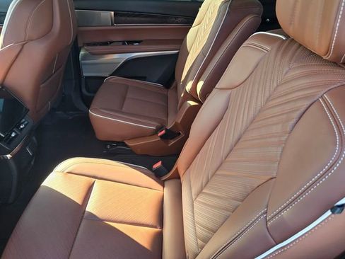 New 2026 Cadillac Vistiq Platinum image 11