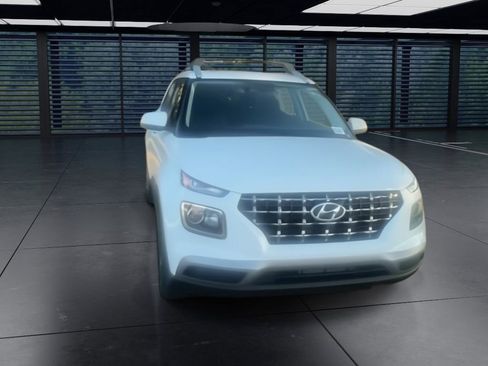 Used 2026 Hyundai Venue SEL image 3