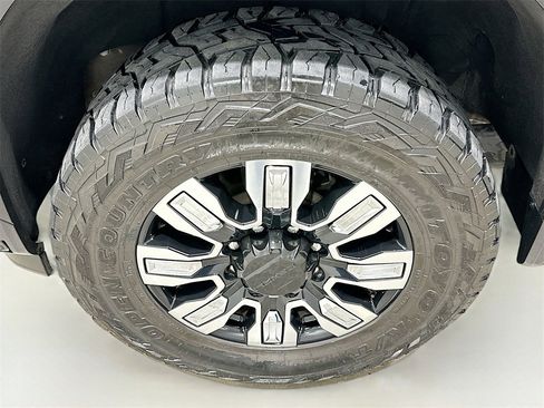 Used 2024 GMC Sierra 2500 Denali w/ Denali Reserve Package image 33