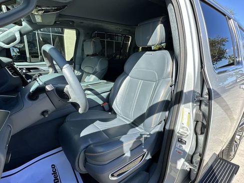 Used 2023 Jeep Grand Wagoneer Series II w/ Flexible Seating Group image 19