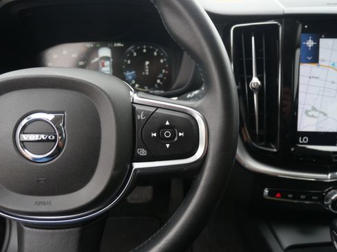 Used 2019 Volvo XC60 T5 Momentum w/ Protection Package Premier image 21