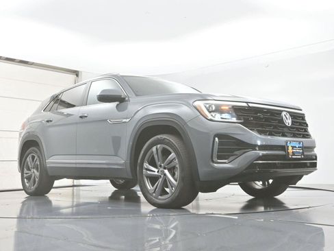 Certified 2024 Volkswagen Atlas Cross Sport SEL R-Line AWD/4WD image 31