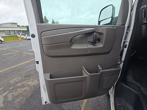 Used 2014 Chevrolet Express 1500 RWD image 2