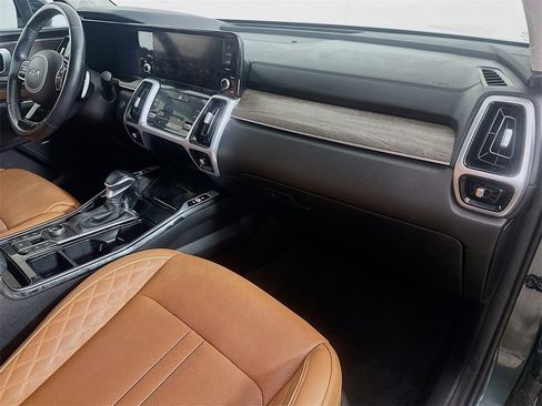 Certified 2023 Kia Sorento SX Prestige image 33