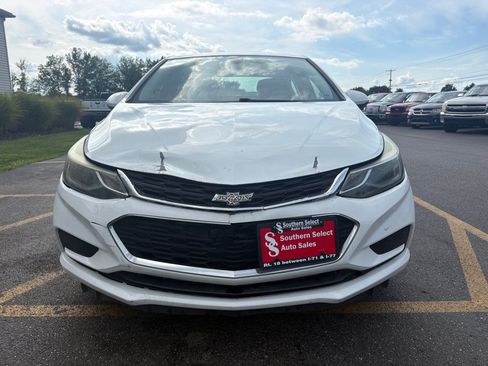 Used 2017 Chevrolet Cruze LT w/ Convenience Package FWD image 3