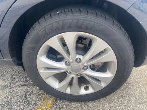 Used 2016 Kia Soul + FWD image 9