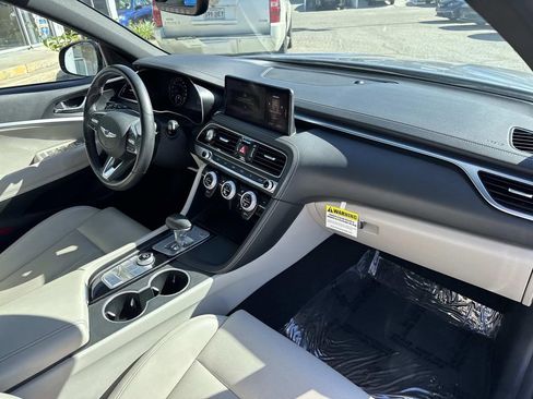 Used 2023 Genesis G70 2.0T image 13