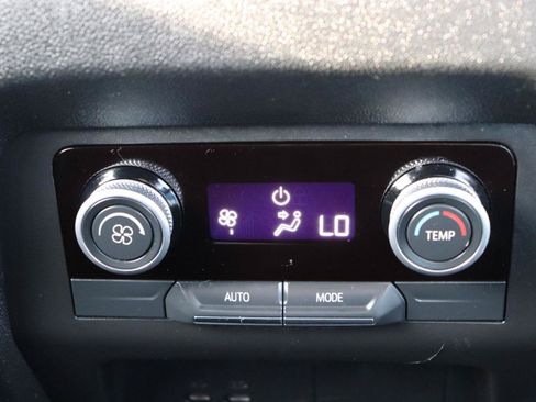 Used 2025 Buick Enclave Preferred AWD/4WD image 23