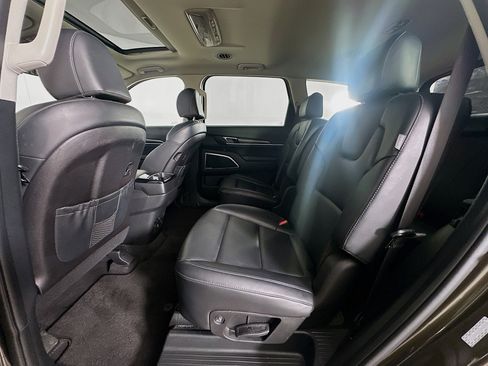 Used 2025 Kia Telluride S FWD image 30