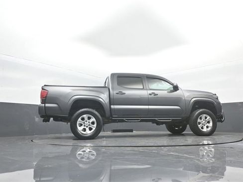 Used 2018 Toyota Tacoma SR image 39