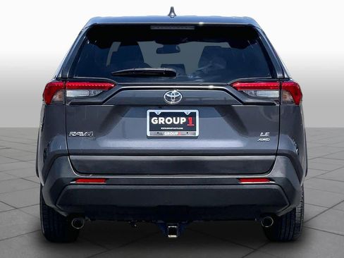 Used 2022 Toyota RAV4 LE AWD/4WD image 5