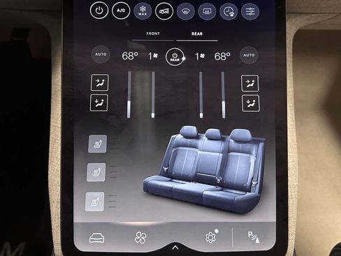 Used 2023 Lucid Air Grand Touring image 32